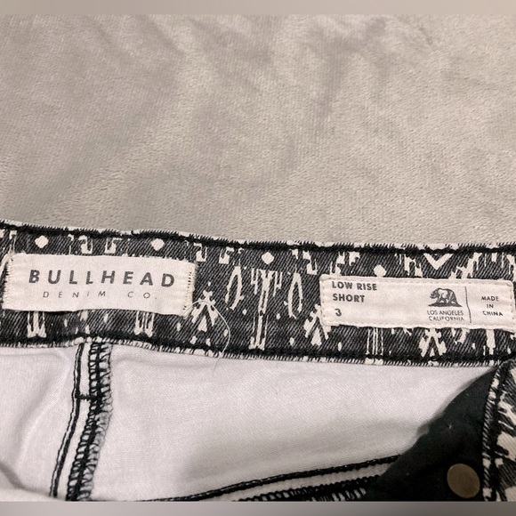 Aztec Print Bullhead Lowrise Shorts - Picture 2 of 2